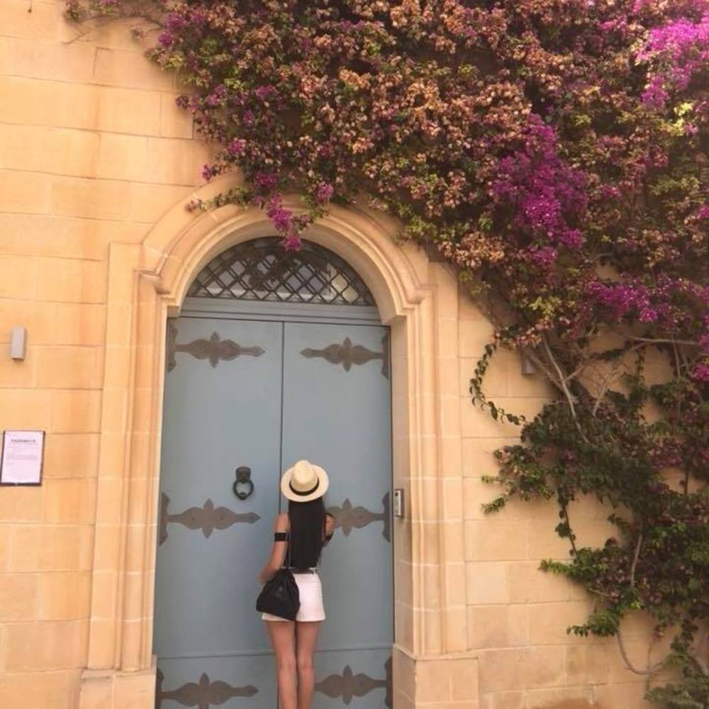 Meet your Posher, Teona